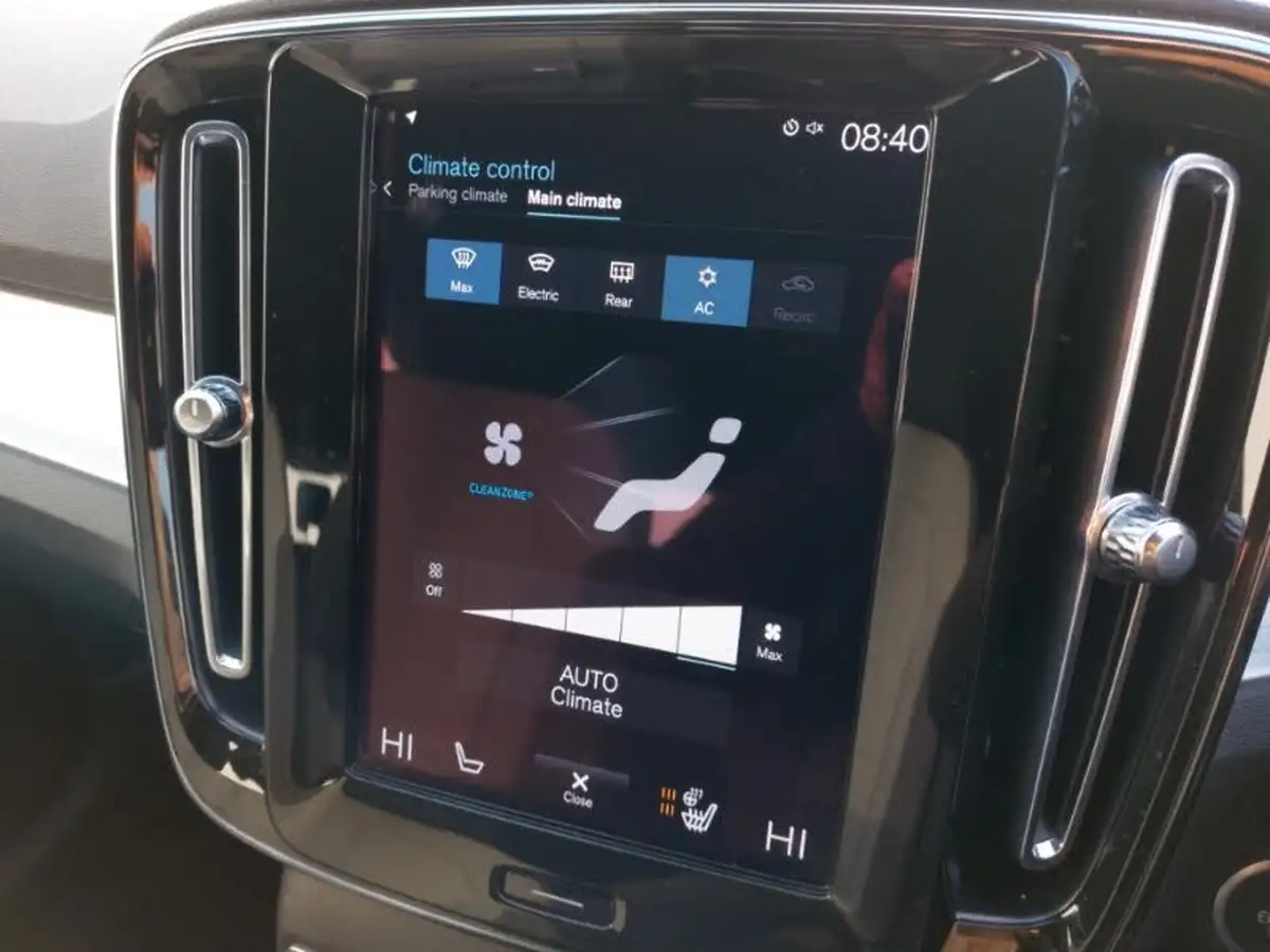 2023-volvo-xc40-15-t4-plus-big-12