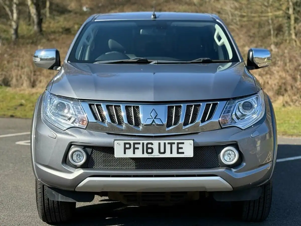 2016-mitsubishi-l200-24di-d-barbarian-auto-big-3