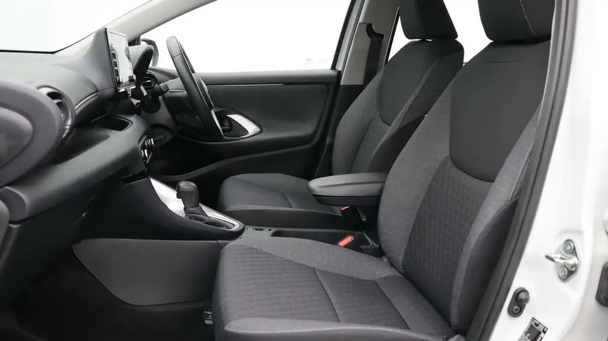 2022-toyota-yaris-15-vvt-i-icon-big-14
