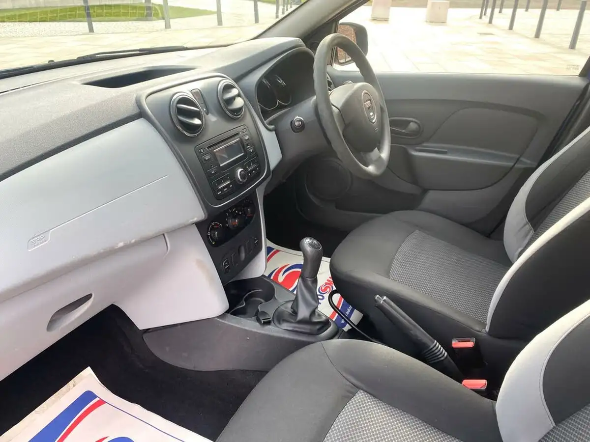 2014-dacia-sandero-12-ambiance-big-9
