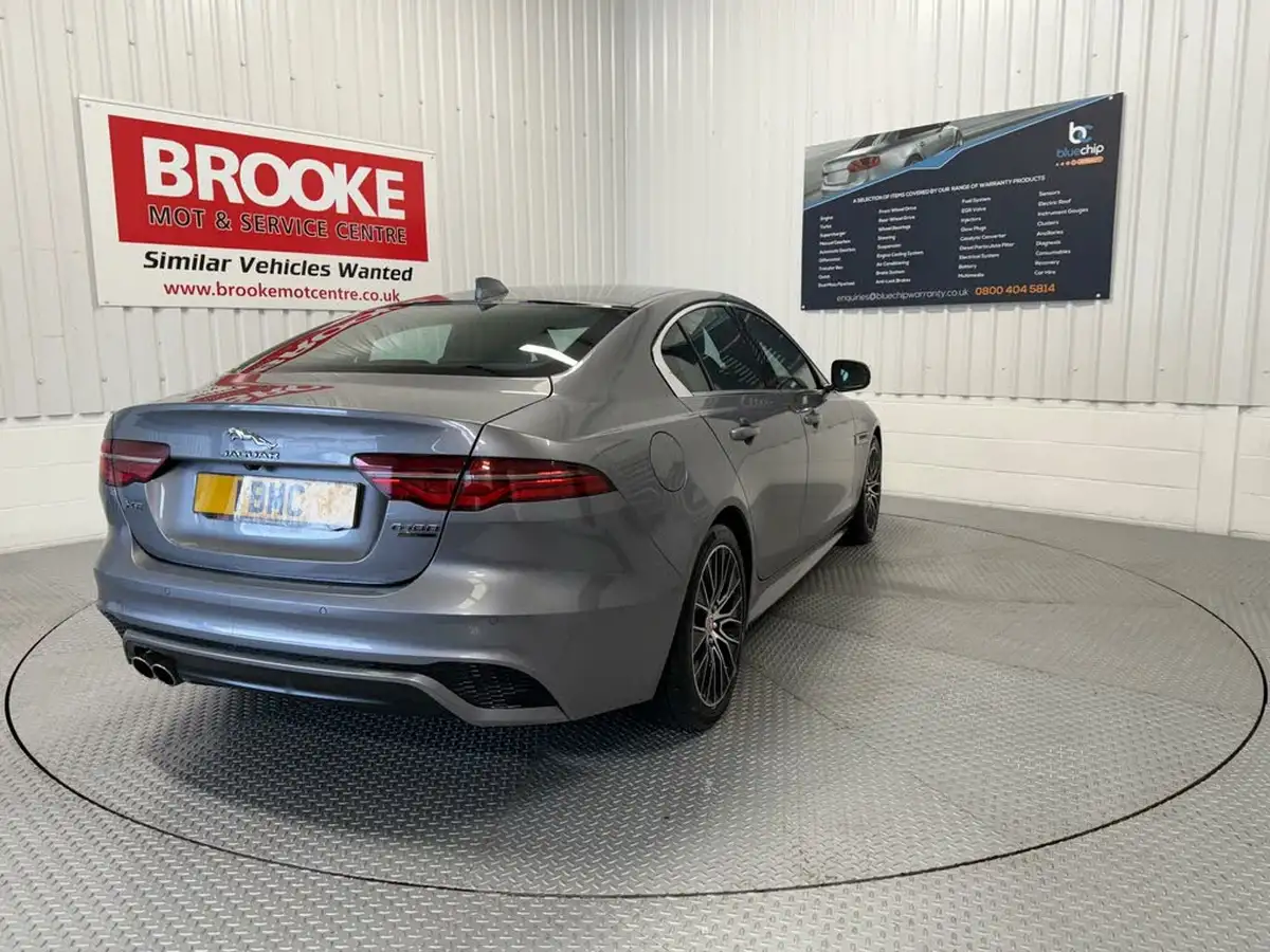2019-jaguar-xe-20d-r-dynamic-s-big-7
