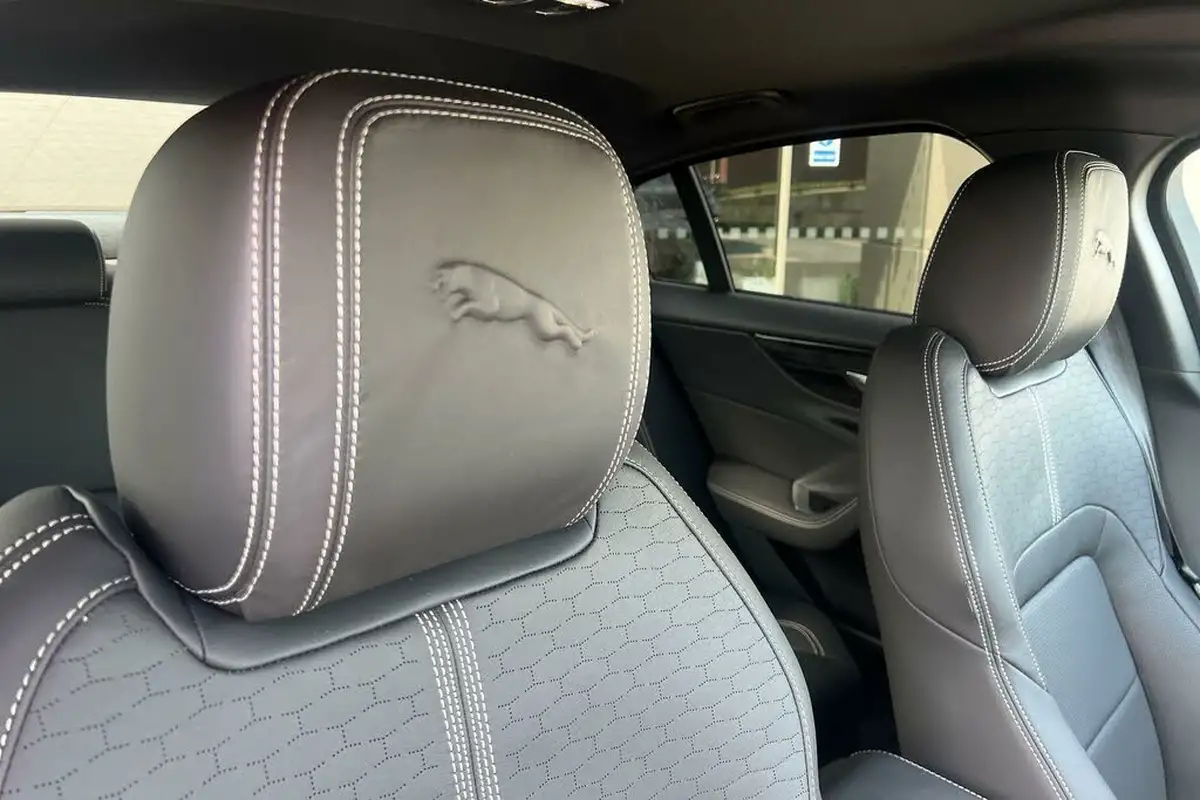 2024-jaguar-xe-20-p250-r-dynamic-hse-black-big-27
