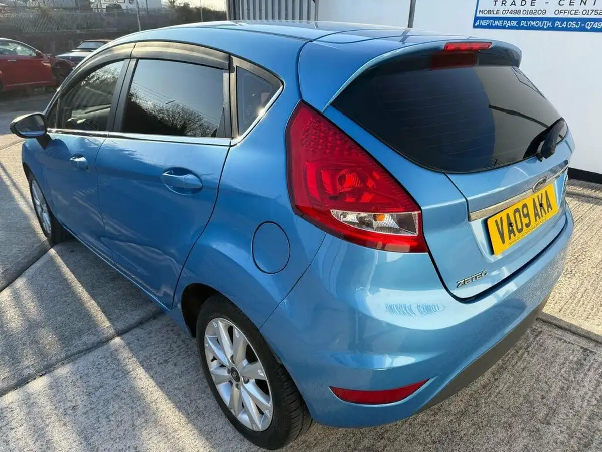 2009-ford-fiesta-125-zetec-5d-big-2
