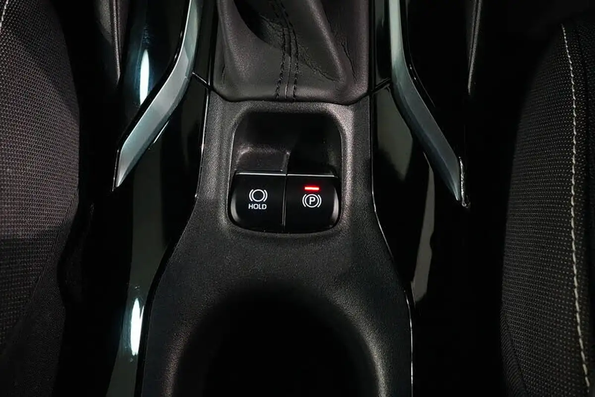 2019-toyota-corolla-18-vvt-i-design-trk-touring-sports-5d-big-46