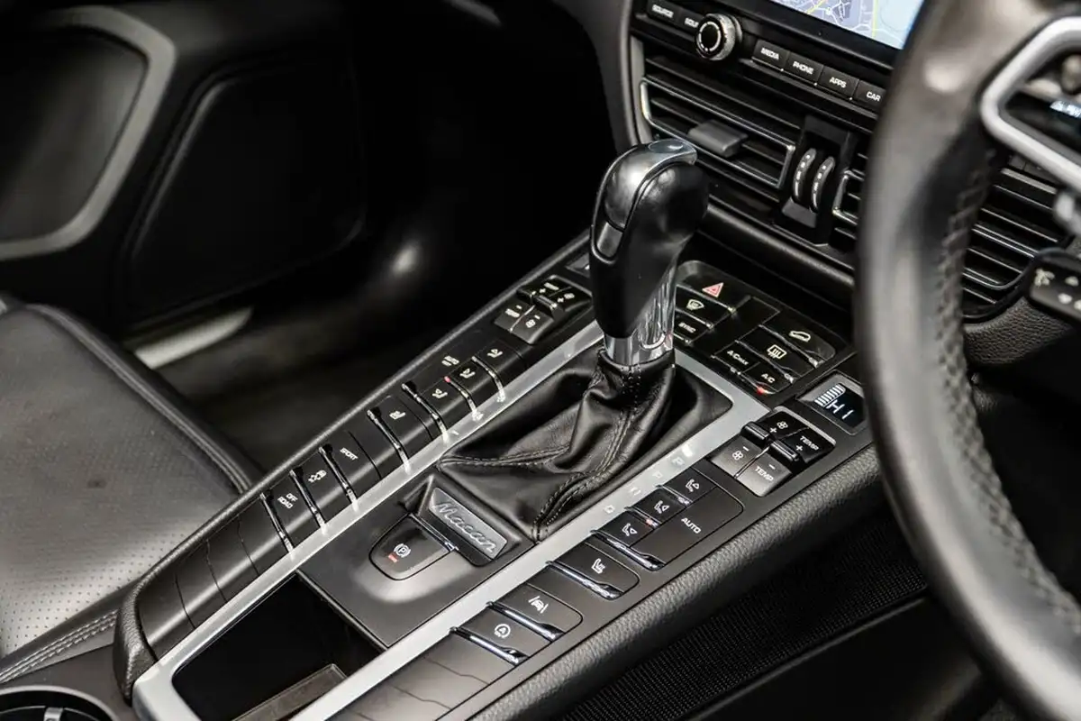 2020-porsche-macan-30-v6-s-big-33