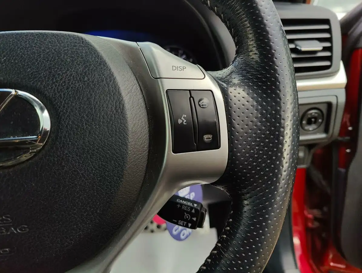 2013-lexus-ct-200h-18-f-sport-big-32