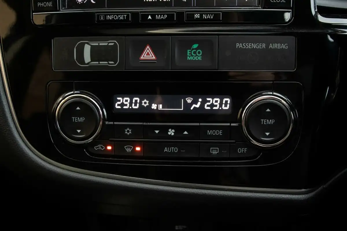 2017-mitsubishi-outlander-20-4hs-phev-5st-big-33