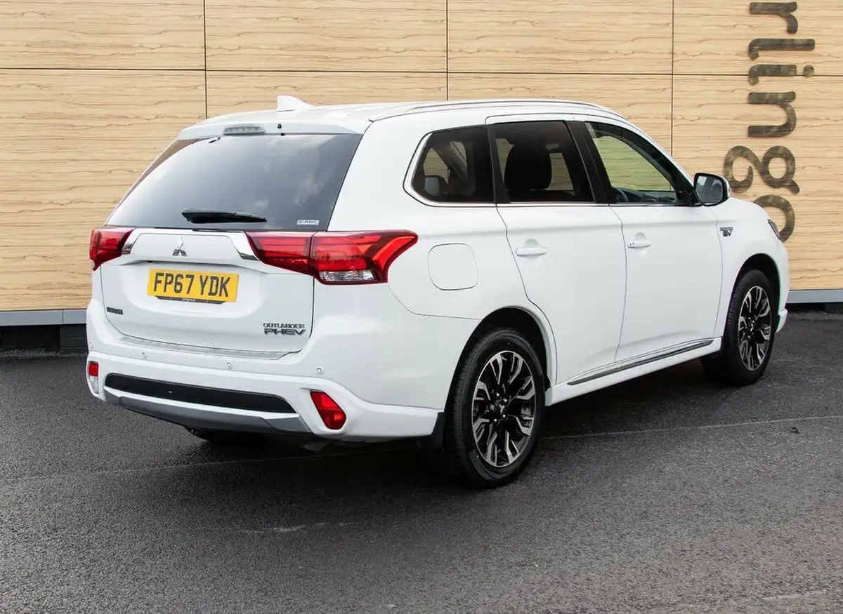 2017-mitsubishi-outlander-20-4hs-phev-5st-big-5