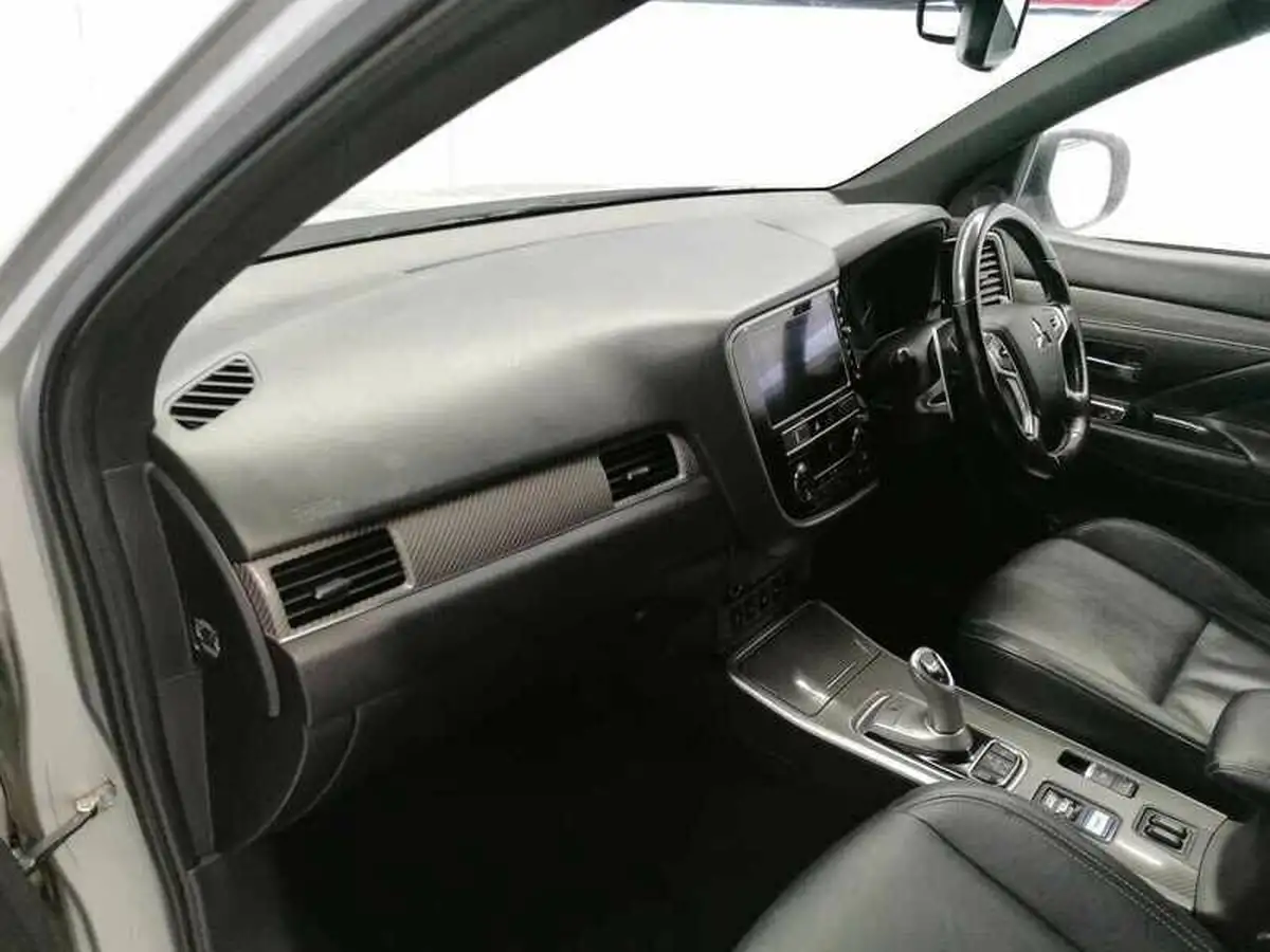 2018-mitsubishi-outlander-24-4hs-phev-big-12