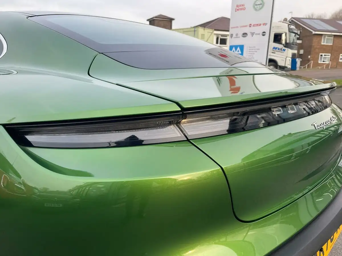 2020-porsche-taycan-e-4s-571ps-performance-battery-plus-big-58