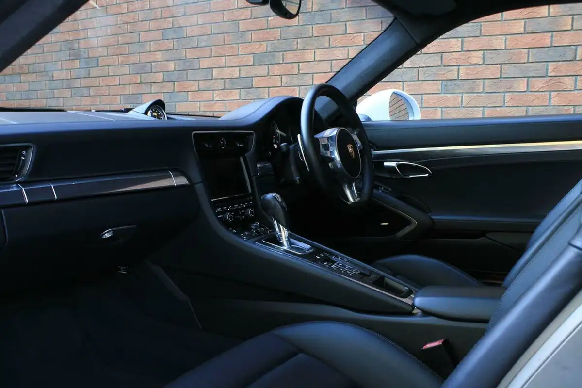 2015-porsche-911-38-turbo-coupe-big-18
