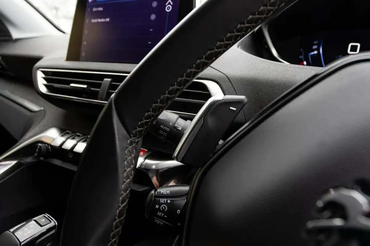 2020-peugeot-5008-suv-12-puretech-allure-eat8-big-18