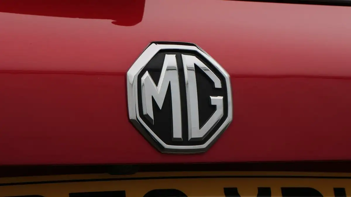 2022-mg-hs-15t-gdi-excite-162ps-big-21