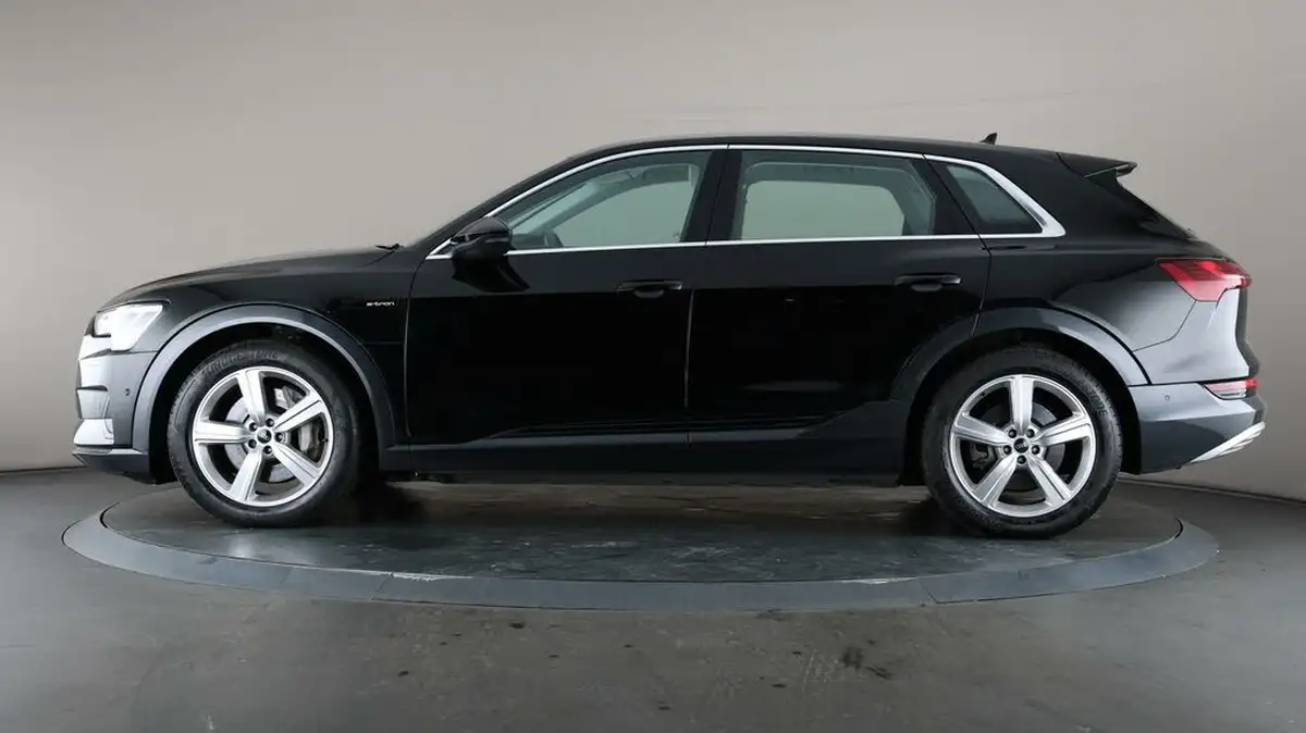 2021-audi-e-tron-50e-technik-station-wagon-big-37