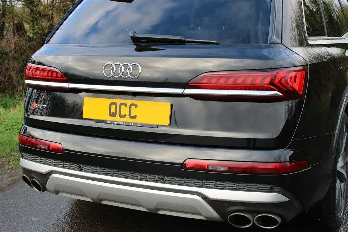 2020-audi-sq7-40tdi-big-29