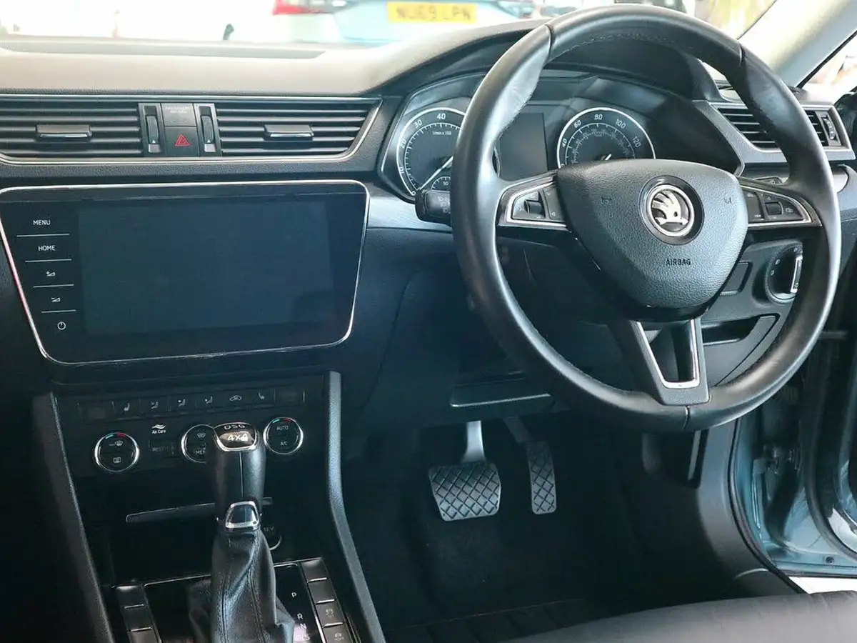 2019-skoda-superb-20-tsi-se-l-executive-estate-big-22