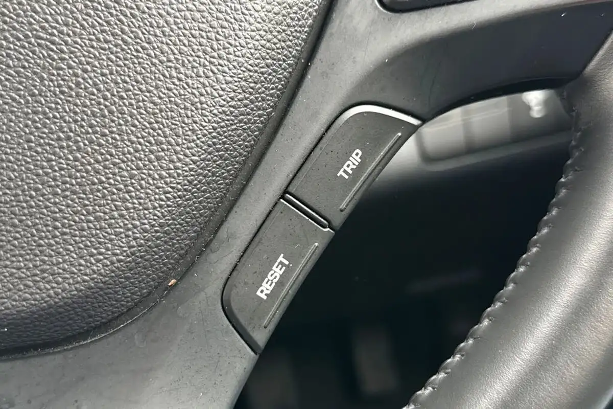 2018-hyundai-i10-10-go-se-66ps-big-36
