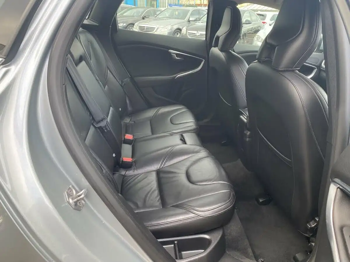 2017-volvo-v40-15-t3-inscription-big-16