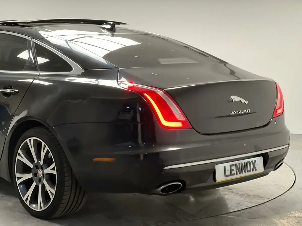 2016-jaguar-xj-series-30td-xj-portfolio-lwb-saloon-big-3