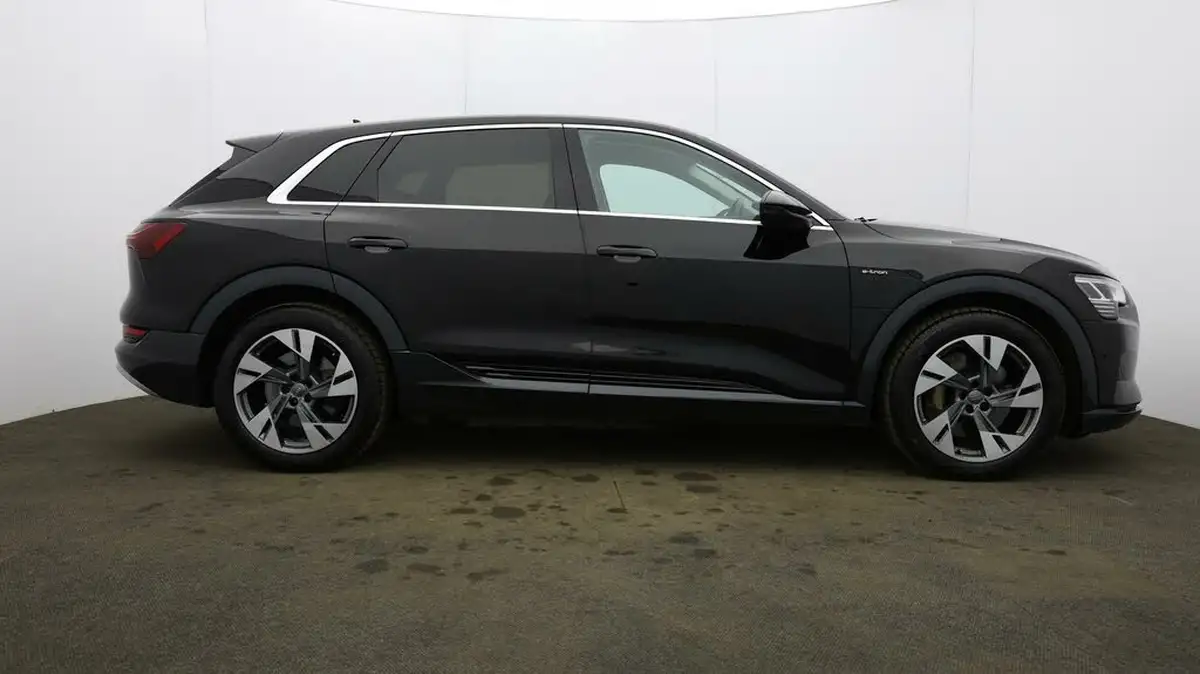 2019-audi-e-tron-55e-big-44