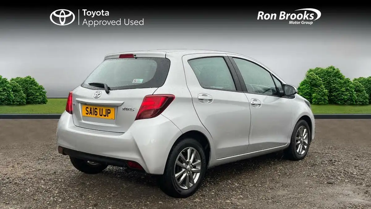 2016-toyota-yaris-133-icon-vvt-i-5d-cvt-big-1
