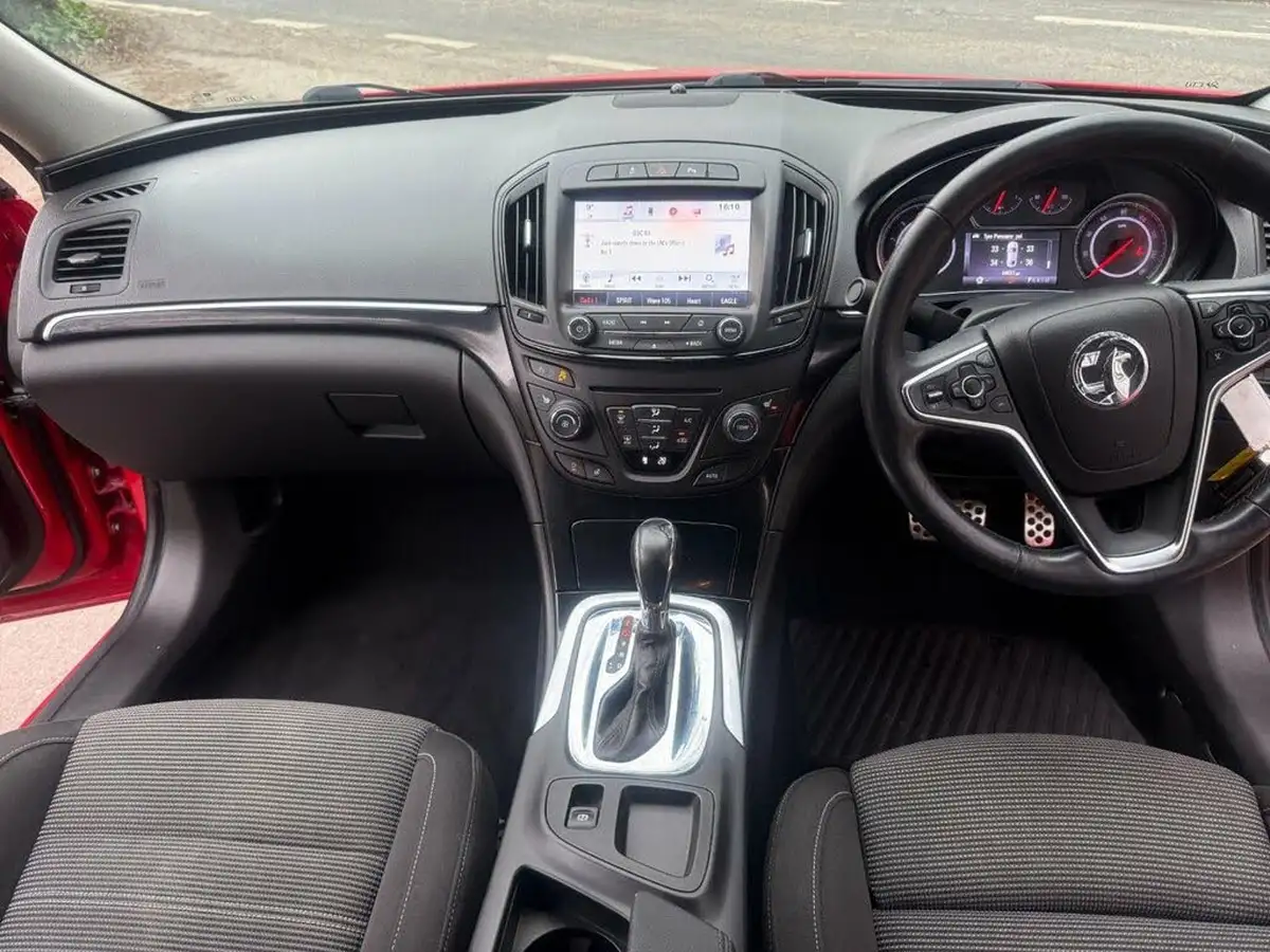 2015-vauxhall-insignia-sports-tourer-20cdti-sri-nav-auto-big-1