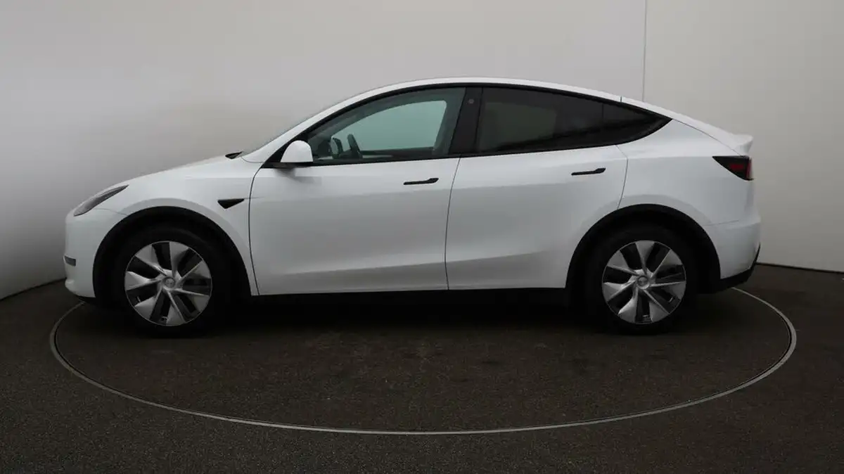 2022-tesla-model-y-e-long-range-big-55