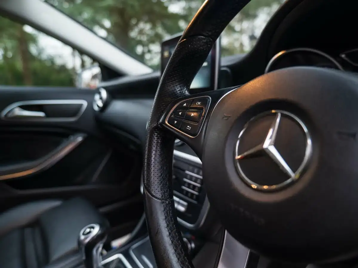 2016-mercedes-benz-a-class-15d-a180d-sport-ss-big-17