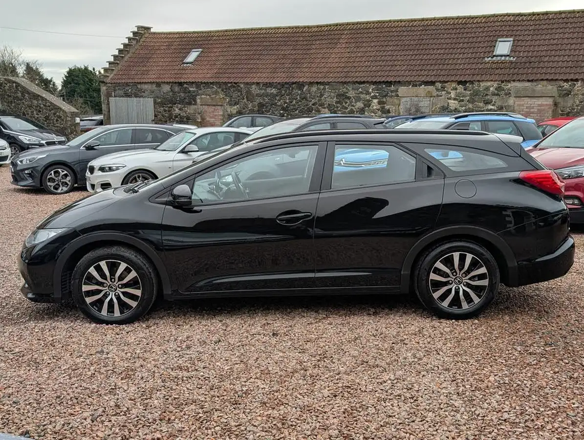 2014-honda-civic-16td-se-plus-tourer-big-13
