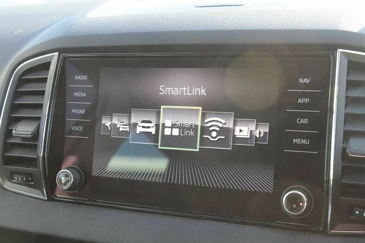 2019-skoda-karoq-15-tsi-se-l-dsg-big-15