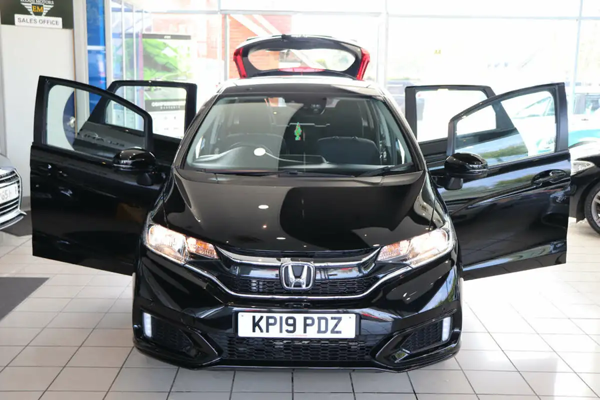 2019-honda-jazz-13-i-vtec-se-navi-cvt-big-11