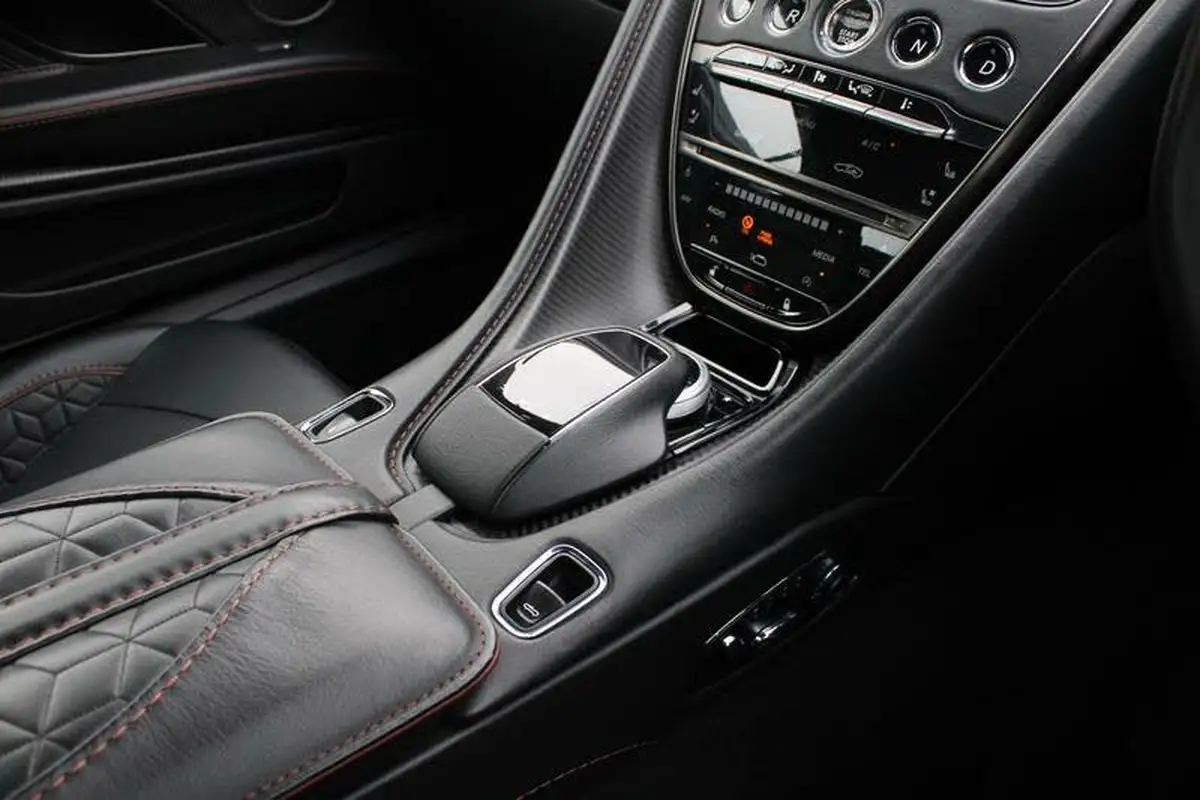 2020-aston-martin-dbs-52-v12-superleggera-volante-big-26