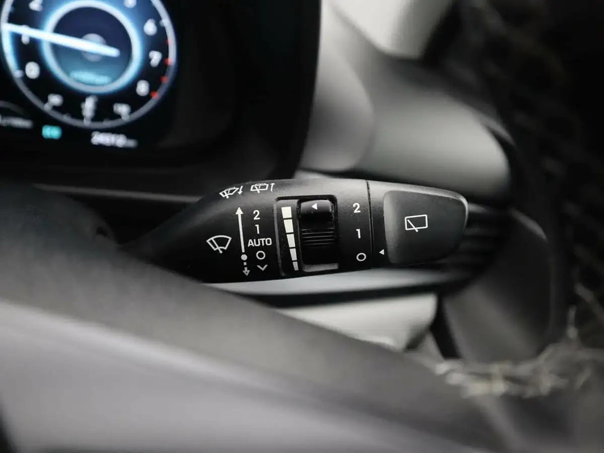 2021-hyundai-i20-10-t-gdi-ultimate-dct-big-23