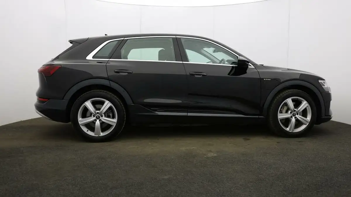 2021-audi-e-tron-50e-technik-station-wagon-big-54
