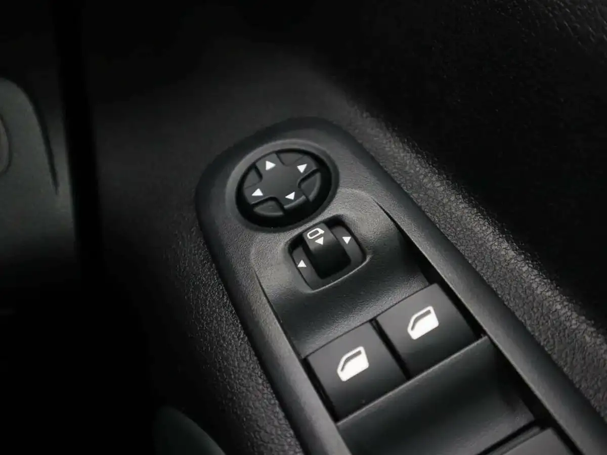 2023-citroen-berlingo-e-flair-xtr-m-size-big-27