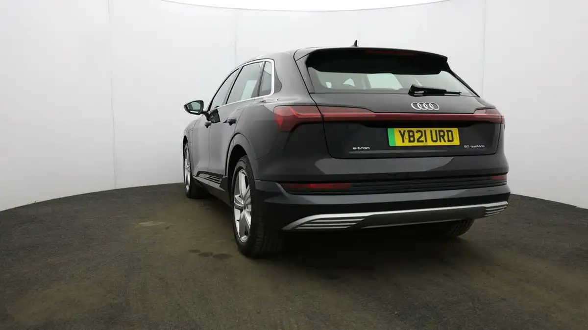 2021-audi-e-tron-50e-technik-station-wagon-big-30