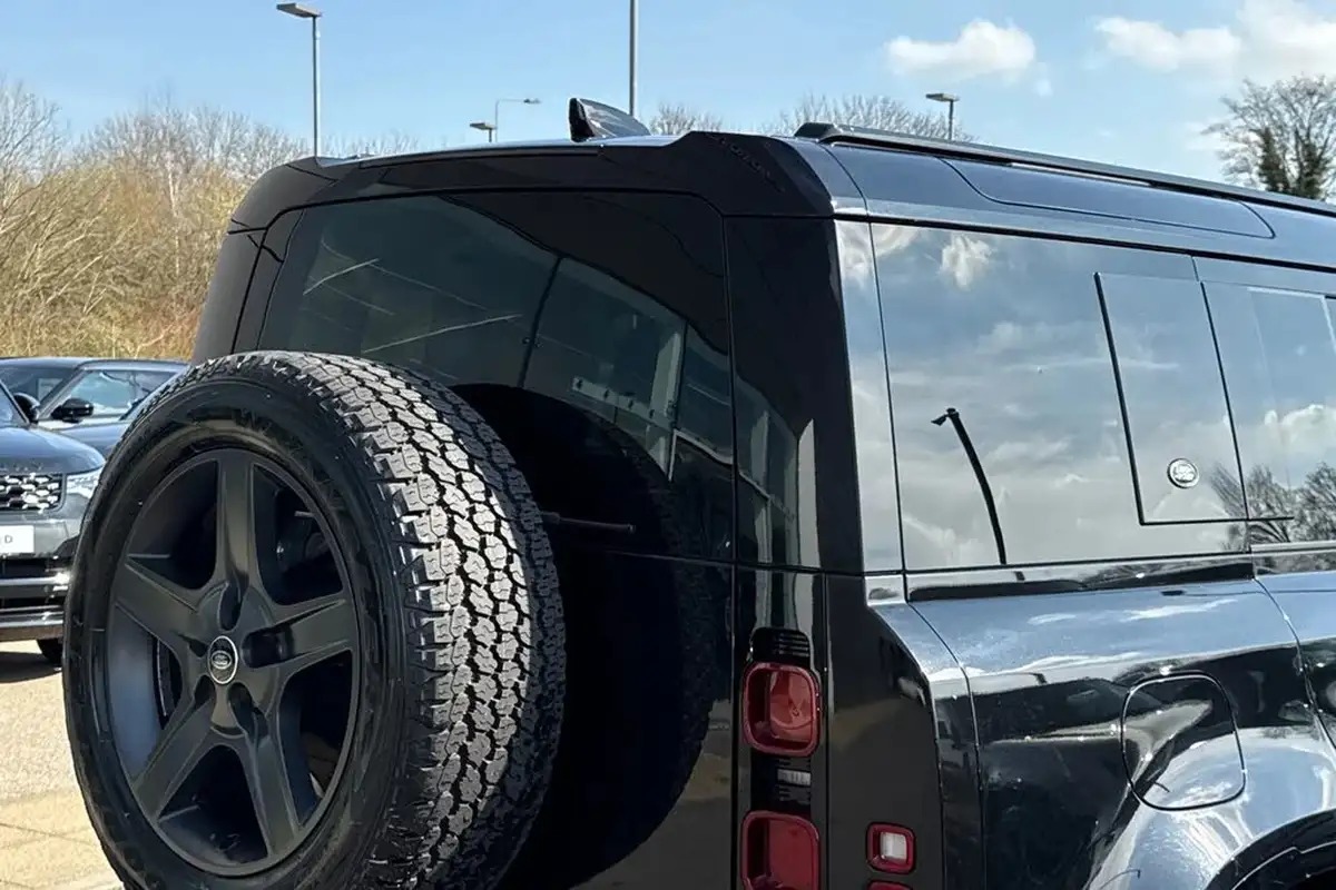 2023-land-rover-110-defender-30-d300-x-dynamic-hse-big-29
