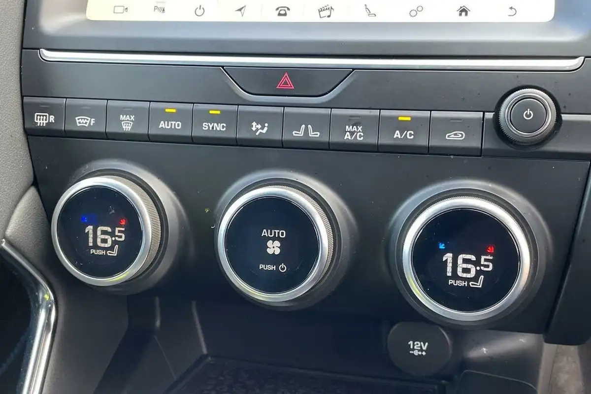 2020-jaguar-e-pace-20-i4d-r-dynamic-s-180ps-awd-auto-big-36