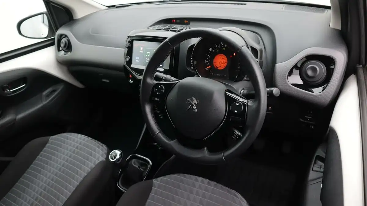 2021-peugeot-108-10-allure-hatchback-5d-big-9
