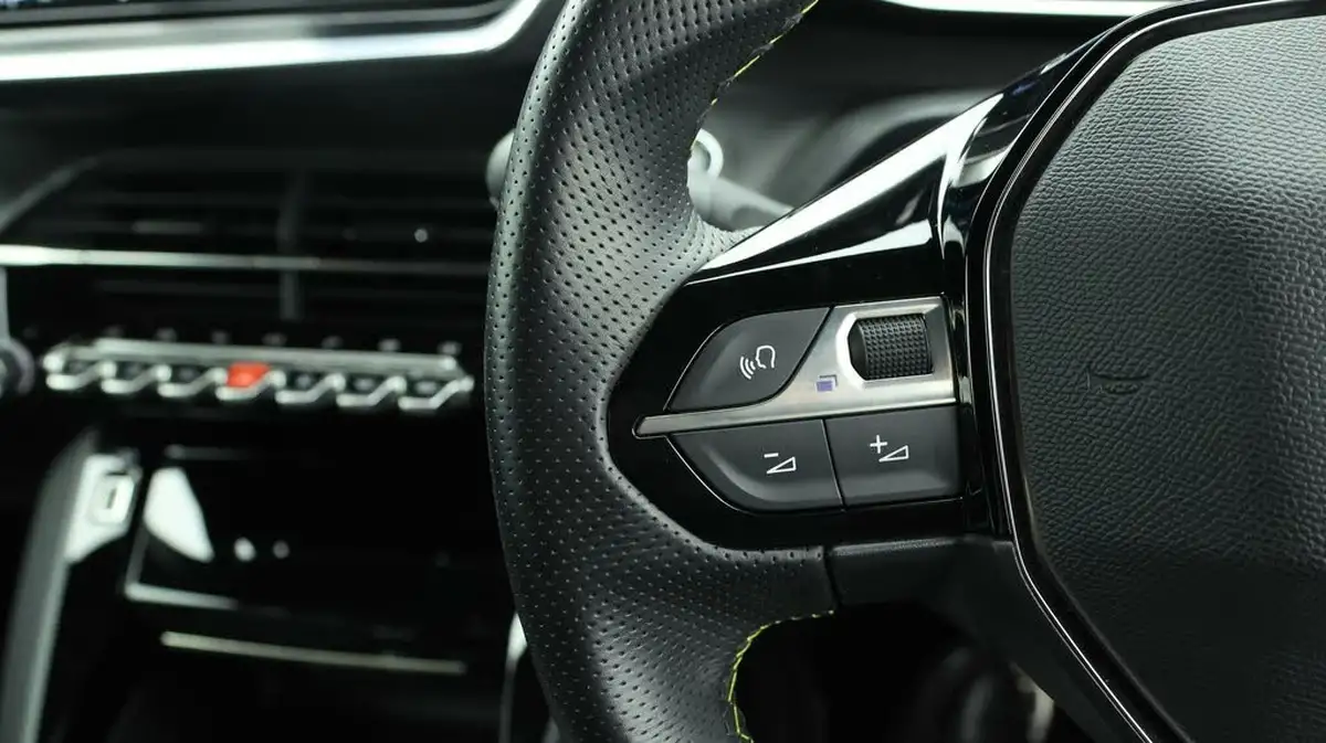 2021-peugeot-208-e-gt-50kwh-big-21