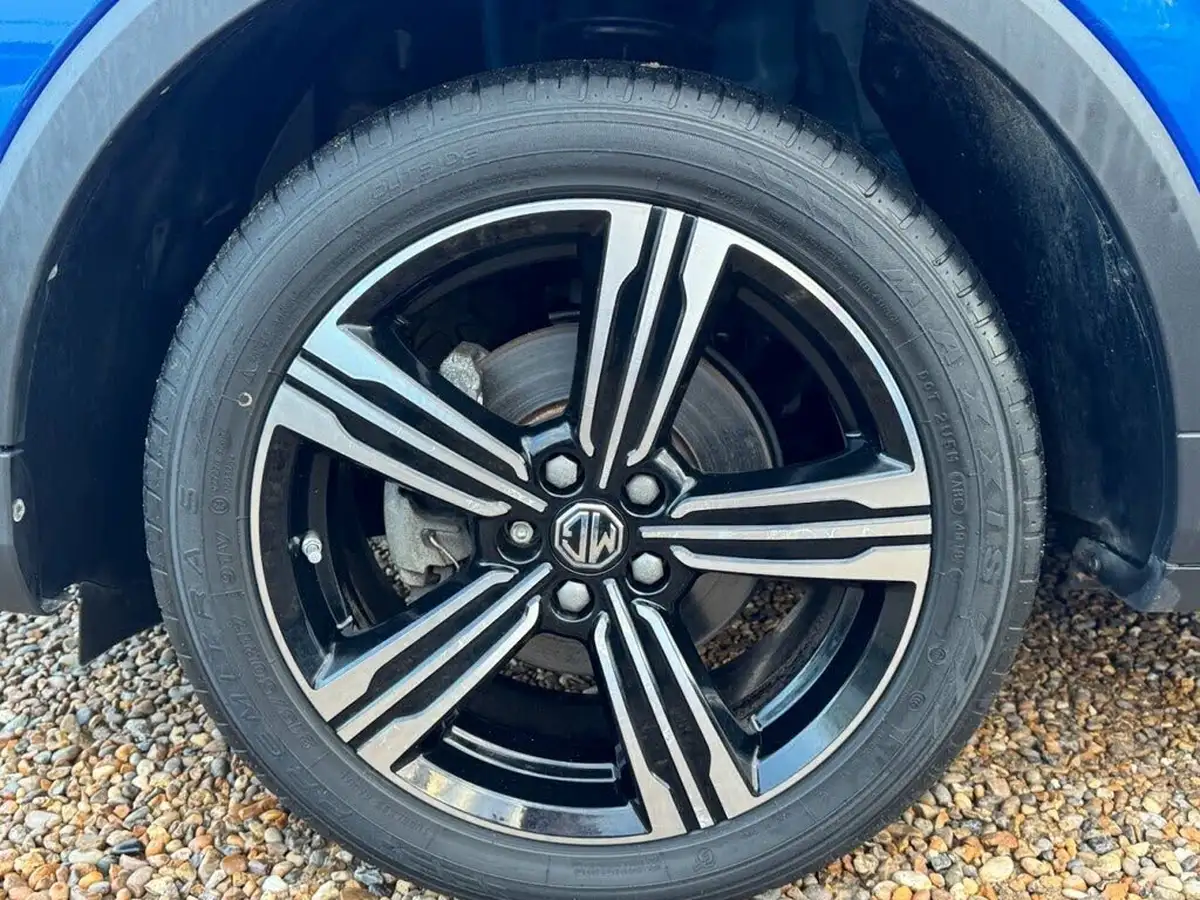 2020-mg-zs-suv-10t-gdi-exclusive-111ps-big-10