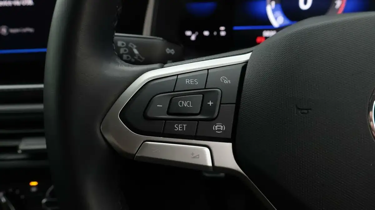 2024-volkswagen-polo-10-life-big-22