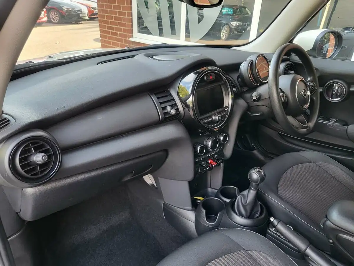 2020-mini-cooper-15-one-classic-3d-big-12