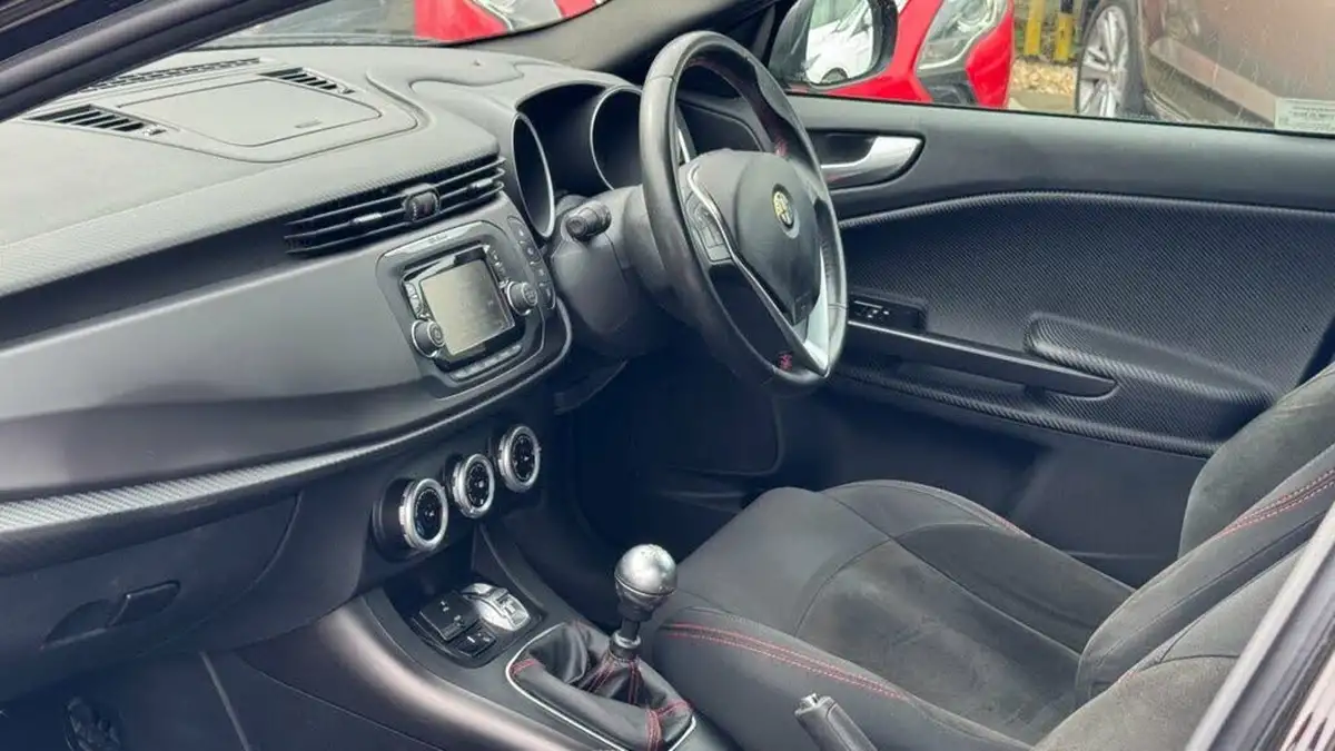 2015-alfa-romeo-giulietta-14-tb-sprint-big-32