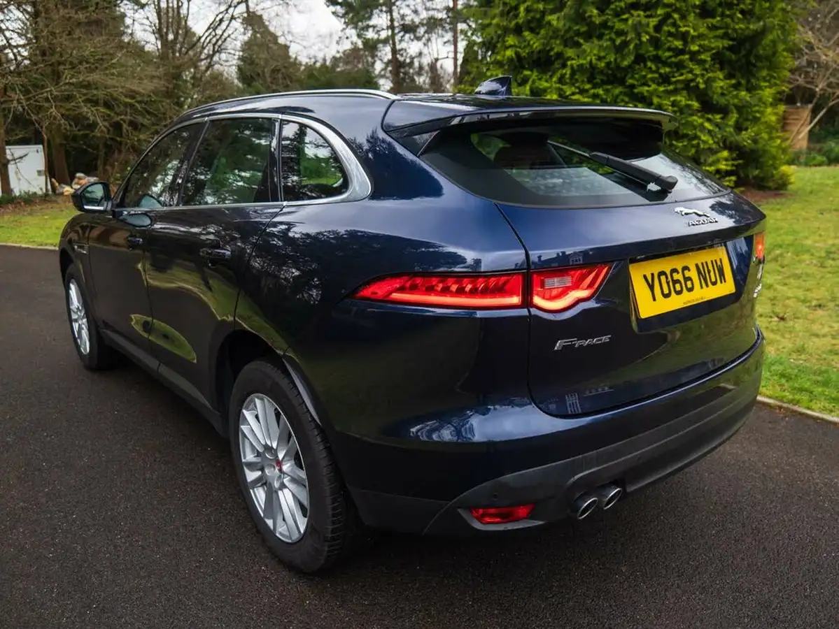 2016-jaguar-f-pace-20-i4d-portfolio-awd-auto-big-3