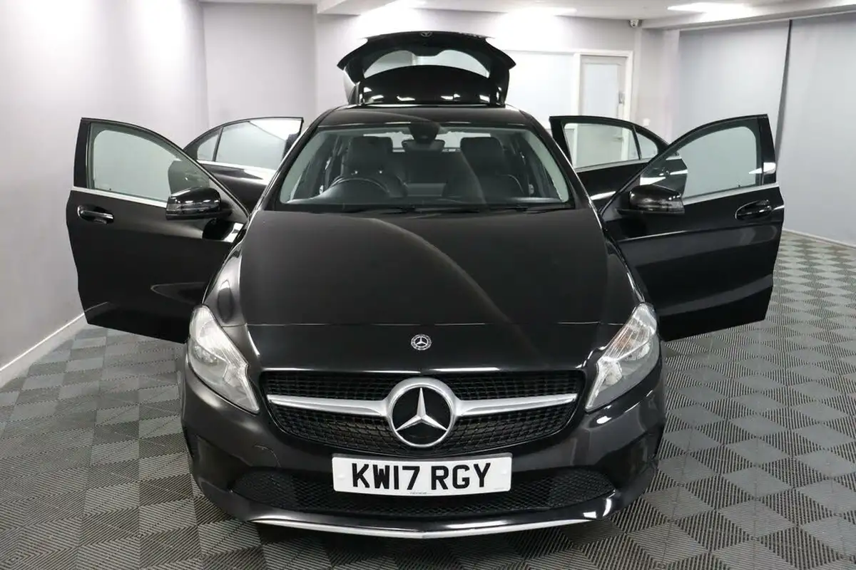 2017-mercedes-benz-a-class-21d-a200d-sport-ss-7g-dct-big-6