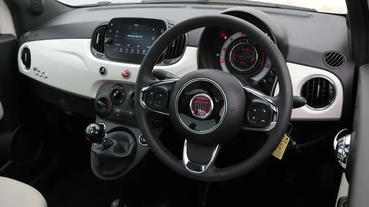 2021-fiat-500-10-dolcevita-big-9