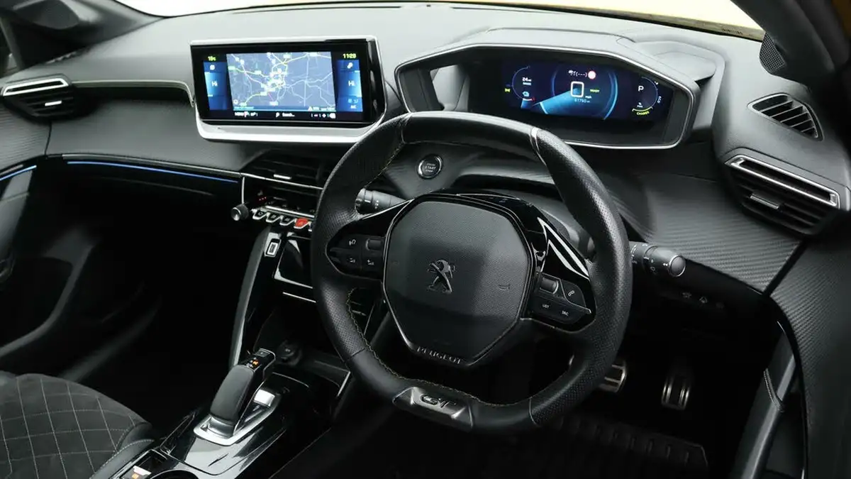 2021-peugeot-208-e-gt-premium-big-9