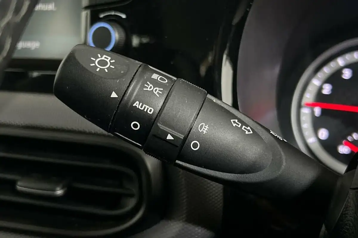 2021-hyundai-i10-12-se-connect-big-26