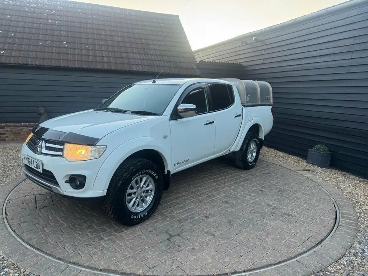 2014-mitsubishi-l200-25td-trojan-big-36